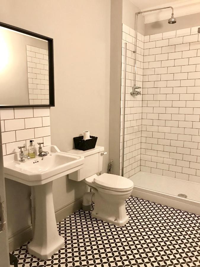 Historic Two Bed Apartment In Heart Of The City Bristol Esterno foto